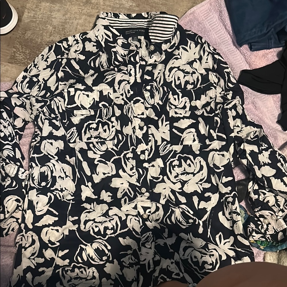 Jones New York Black and White Floral Button Down Shirt